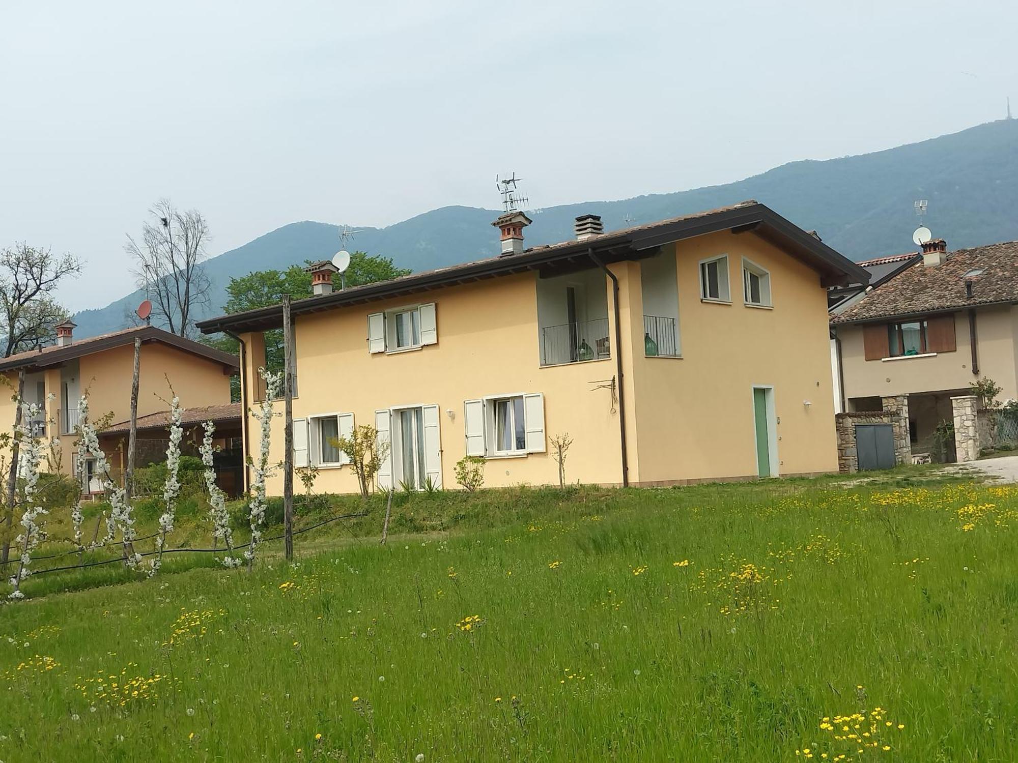 CASCINA LEGNAGO near Garda lake - trilocale Villanuova sul clisi Esterno foto